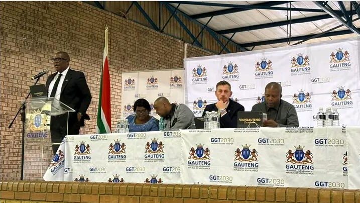 Gauteng Premier Panyaza Lesufi returned to Ratanda on Wednesday for an Imbizo engagement and visited a bereaved family alongside Lesedi Executive Mayor Mluleki Nkosi, providing an update on the investigation into a death during July’s water protests.