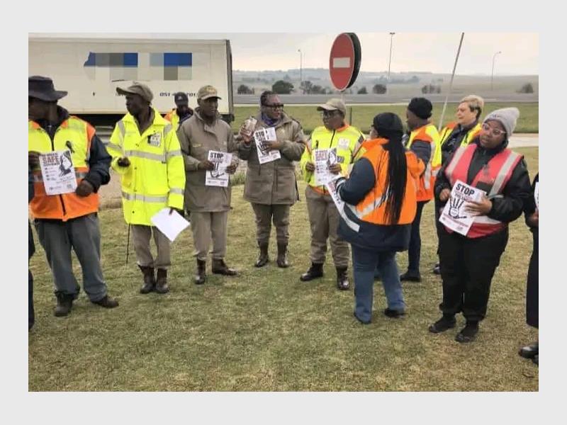 Staff at the Heidelberg weighbridge, joined by Gauteng Traffic officers and Community Safety officials, gathered for prayer and a candlelight vigil on September 18 to honour women who have lost their lives to gender-based violence.