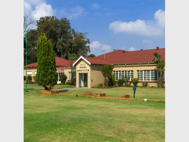 Children under 18 can hit the fairways during the school holidays, with 18 holes costing just R50 and nine holes R30 at Nigel Golf Course.