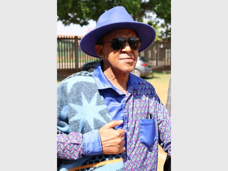 Ratanda community legend Glen Mohlomi has been honoured for his longstanding contribution to music, education and youth development at an appreciation event attended by Executive Mayor Clr Mluleki Nkosi on September 24.