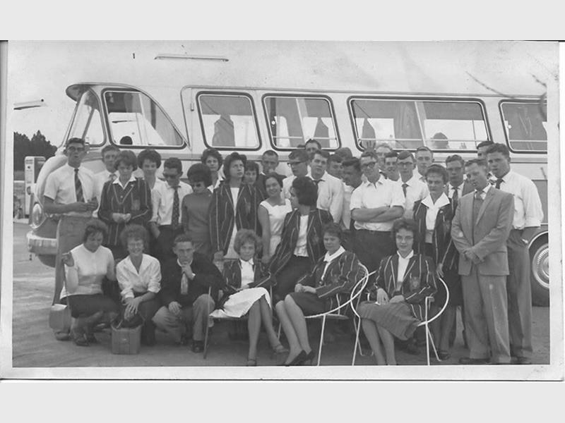 Die Heidelbergse Onderwyskollege onthou hul getroue vervoer, 'n bus met die naam Salani.