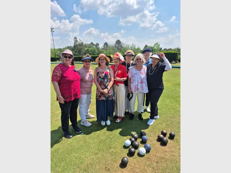 Players and guests gathered at the Heidelberg Bowling Club on September 22 for a day of friendly competition, with 12 ends played and participants receiving gifts to mark their involvement.