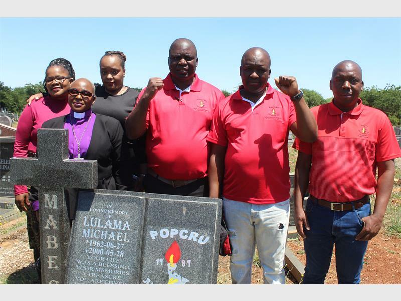 Thokoza hero cop honoured with a tombstone Kathorus Mail