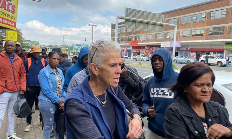 Frustrated residents report days of waiting, cold queues, and staff unresponsiveness while UIF claims are delayed.