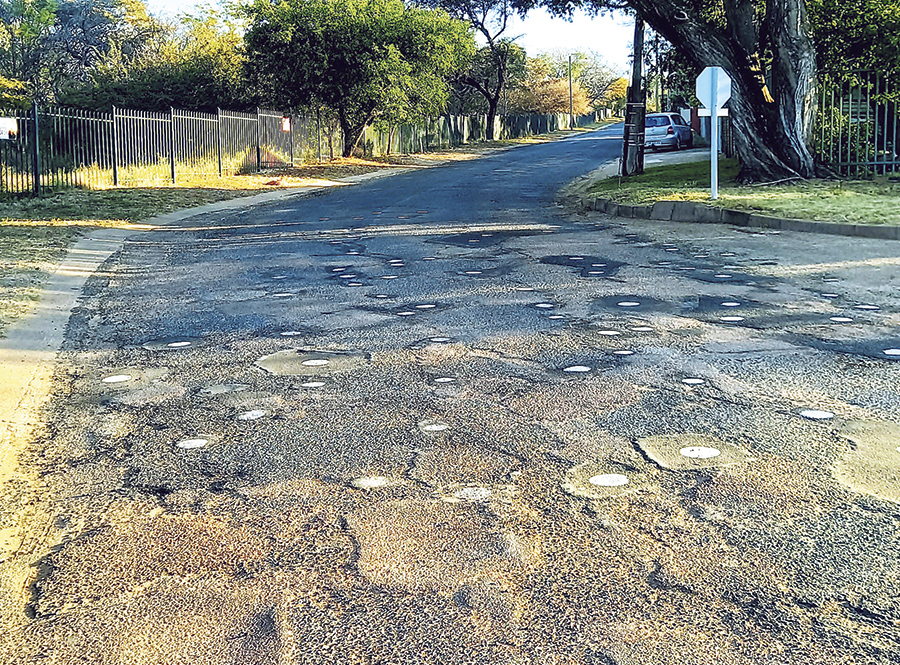 Slag Gate Enorme slaggate in Modimolle se Maroelastraat nou herstel | Die Pos