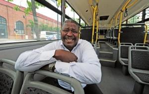 Avtobusda dumbani silash