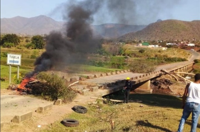 Pro-Zuma protest turns into an extortion racket in Nkandla | The
