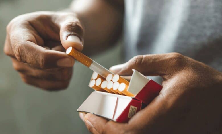 smoking tobacco while pregnant 1 in 14 women still smokes while pregnant, CDC says