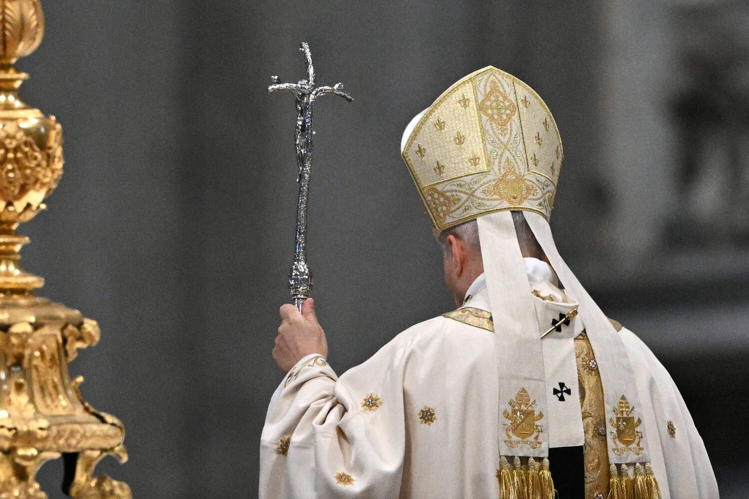 Pope speaks with Israeli, Ukrainian presidents, urging peace