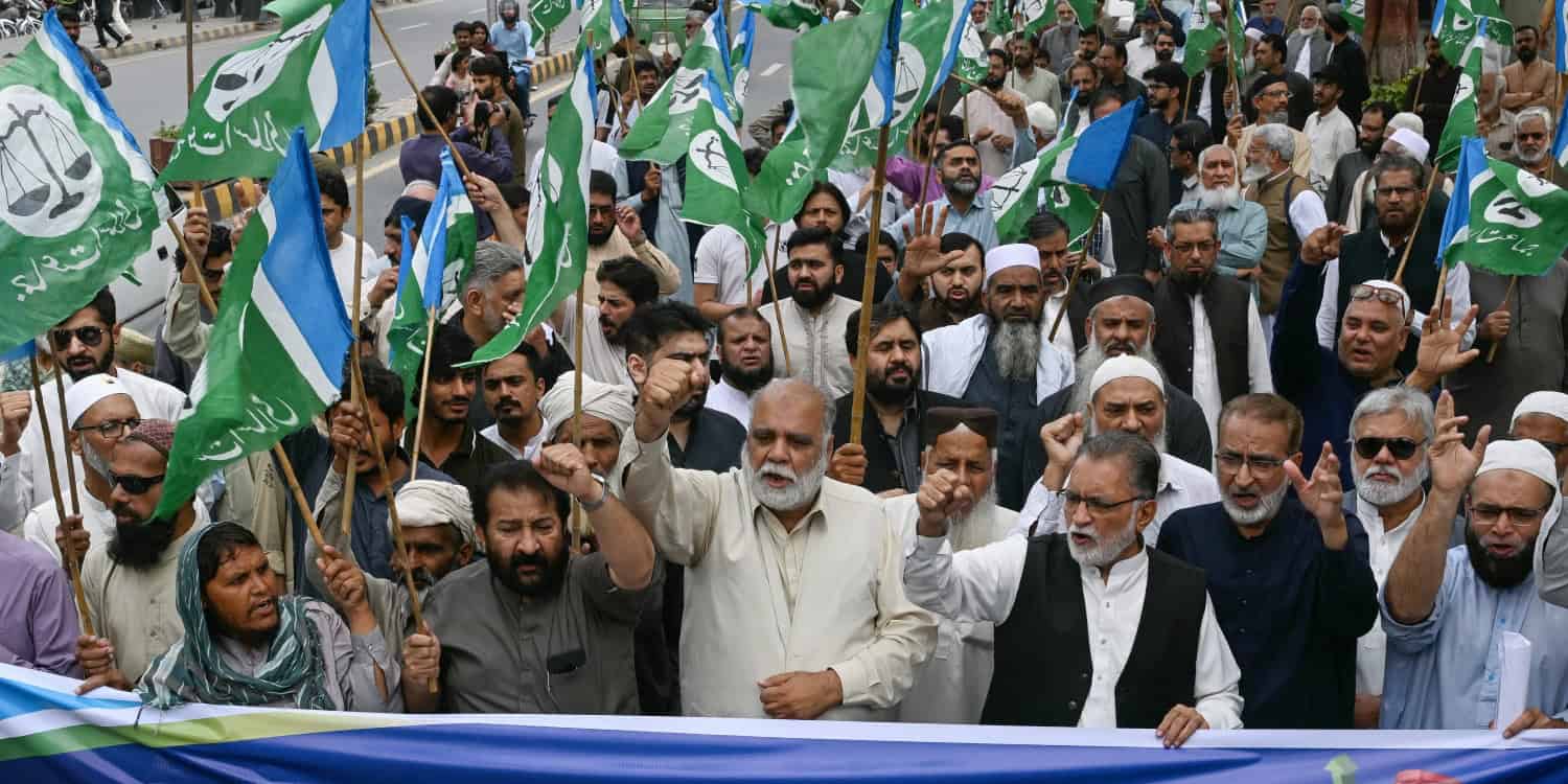 Pakistan announces free public transport as energy crisis bites