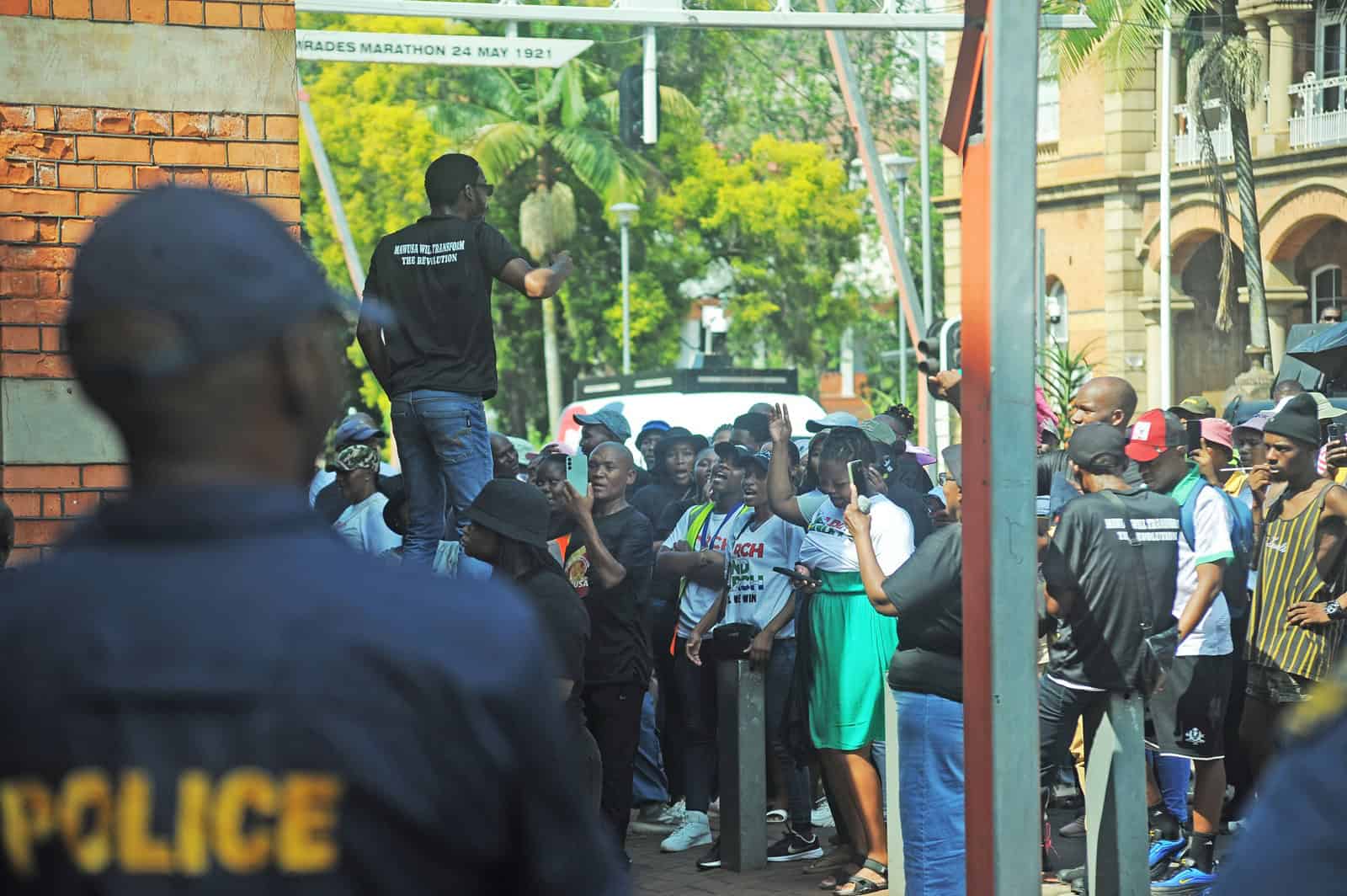 Calls for better tools for immigration officers