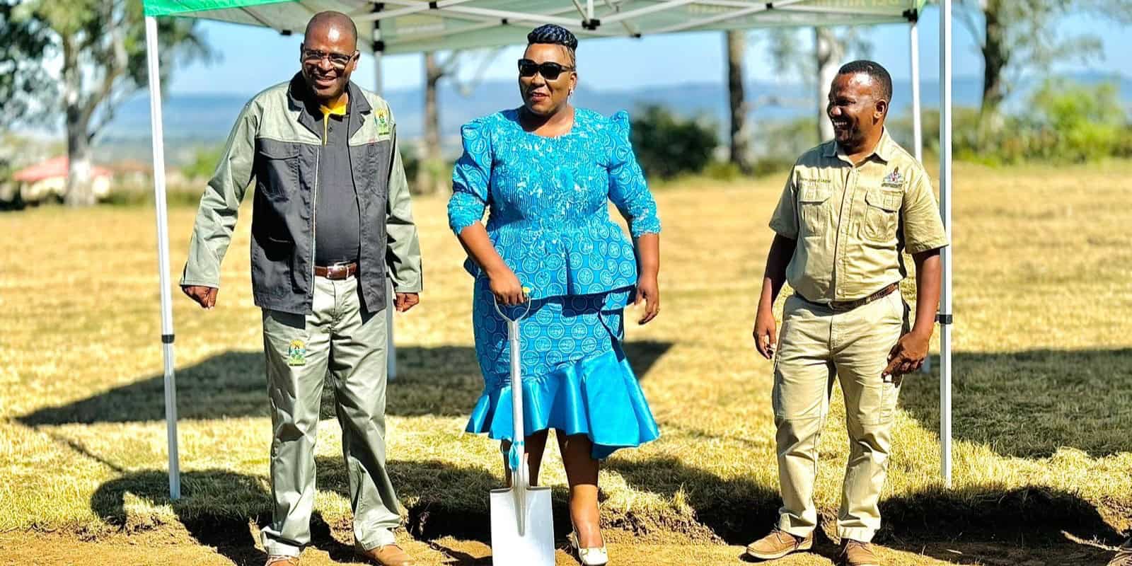 Workers’ protest puts the brakes on Mpolweni Clinic construction