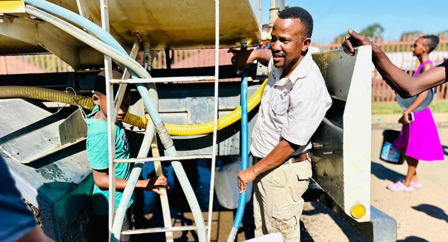 WATCH | Mayor confronts driver accused of selling relief water to residents