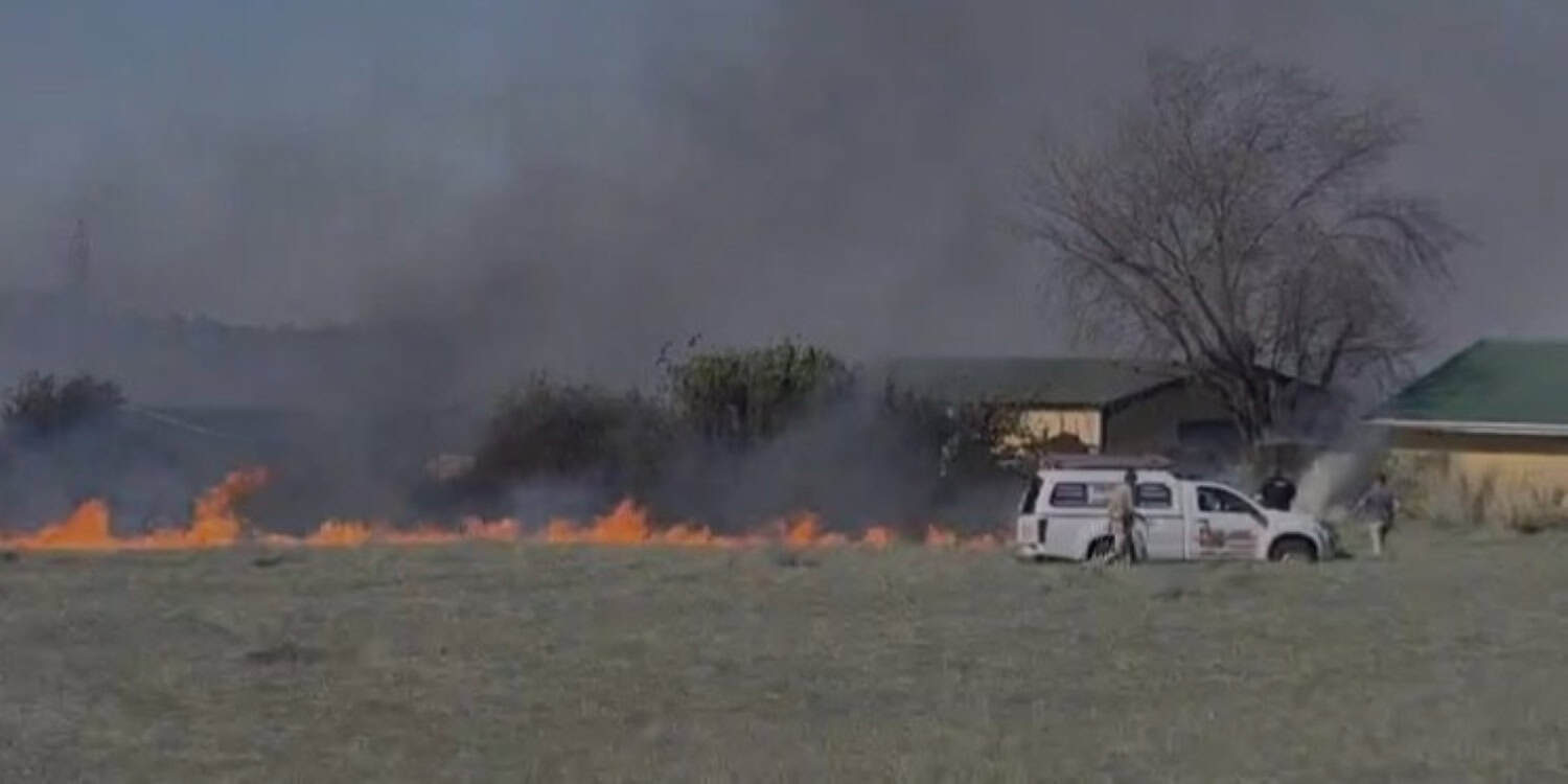 WATCH | Strong winds spark runaway fires in the KZN Midlands