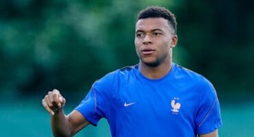 EAST RUTHERFORD, NEW JERSEY - JUNE 29: Kylian Mbappe #10 of France participates in the training during the training of France one day ahead of the FIFA World Cup 2026 Round of 32 match between France and Sweden at Melanie Lane Training Grounds on June 29, 2026 in East Rutherford, New Jersey. Buda Mendes/Getty Images/AFP (Photo by Buda Mendes / GETTY IMAGES NORTH AMERICA / Getty Images via AFP) EAST RUTHERFORD, NEW JERSEY - JUNE 29: Kylian Mbappe #10 of France participates in the training during the training of France one day ahead of the FIFA World Cup 2026 Round of 32 match between France and Sweden at Melanie Lane Training Grounds on June 29, 2026 in East Rutherford, New Jersey. Buda Mendes/Getty Images/AFP (Photo by Buda Mendes / GETTY IMAGES NORTH AMERICA / Getty Images via AFP)