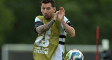Argentina's forward #10 Lionel Messi practices during an MD-1 training session at the Sporting KC Training Centre in Kansas City on June 21, 2026, on the eve of the 2026 World Cup Group J football match between Argentina and Austria. (Photo by JUAN MABROMATA / AFP)