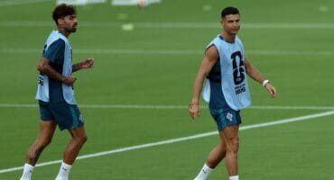 Portugal's midfielder #24 Samu Costa (L) and Portugal's forward #07 Cristiano Ronaldo take part in a training session at Gardens North County District Park in Palm Beach Gardens, Florida on June 16, 2026, on the eve of the 2026 World Cup Group K football match between Portugal and Congo DR. (Photo by PATRICIA DE MELO MOREIRA / AFP)