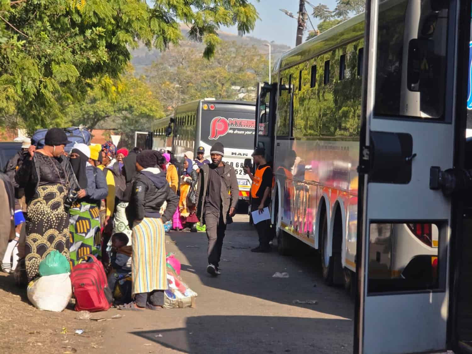 WATCH | Man travels from Mpumalanga to PMB to settle debt with departing Malawian mechanic