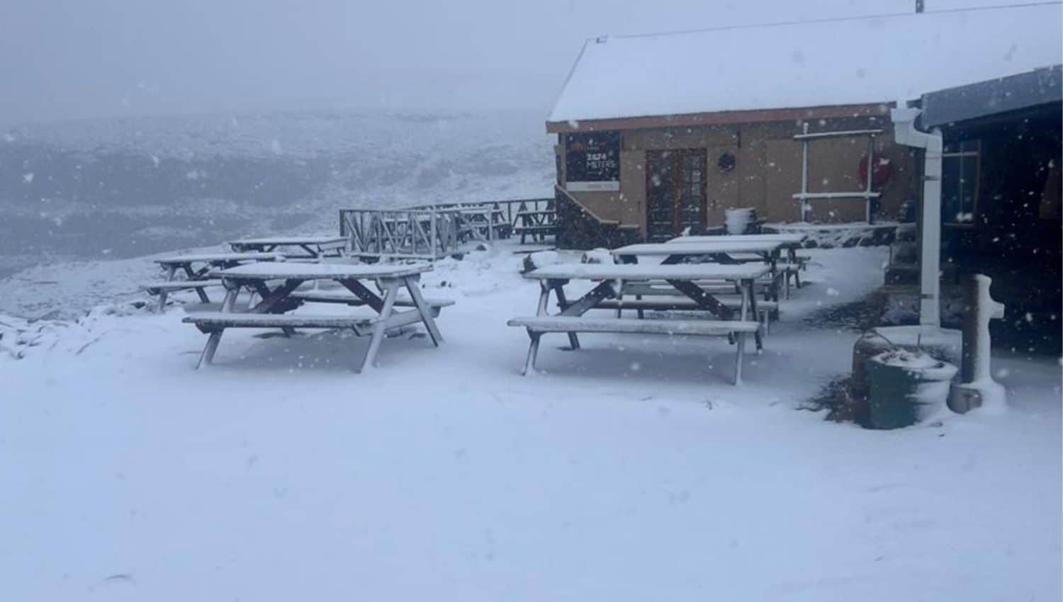 Snow blankets Sani Pass as authorities close border route