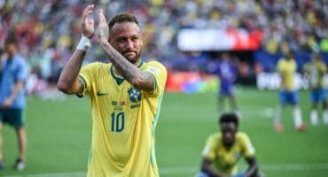 TOPSHOT - Brazil's forward #10 Neymar reacts after losing the 2026 World Cup round of 16 football match between Brazil and Norway at the New York/New Jersey Stadium in East Rutherford on July 5, 2026. (Photo by ANGELA WEISS / AFP)
