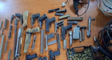 Guns seized by police. Photo: SAPS