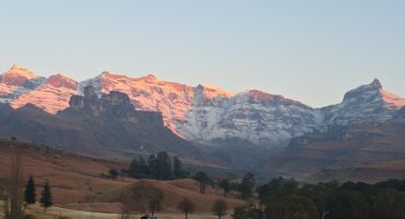 WATCH | Snowfall in the ’Berg as cold spell continues