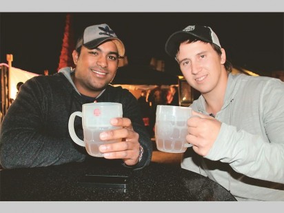 Blaine Smith and Tyrell Summerford from Noordheuwel enjoying beer.