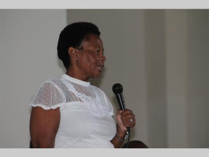 Minister van Minerale Hulpbronne, Susan Shabangu sê sy veroordeel die betogers se optrede.