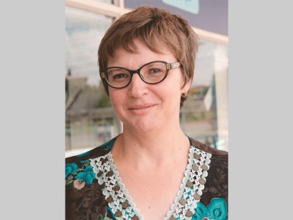 Vir EllIe de Klerk (47), 'n mediese verteenwoordiger is Valentynsdag net 'n geldmaakstorie. "Ek is al 26 jaar getroud en ek dink ons het net een keer Valentynsdag gevier. My twee seuns van 18 en 24 jaar voel natuurlik anders daaroor en vier dit getrou."