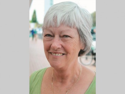 Gill van der Merwe (68) 'n pensioentrekker is vanjaar 49 jaar getroud en sê dat Valentynsdag elke dag gevier moet word. "Dit moet nie net tot een dag beperk wees nie. My man sal op Valentynsdag vir my 'n blom uit die tuin pluk en vir my gee – dit is baie meer spesiaal."