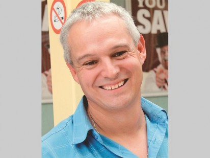 Steve van Zyl (40) die eienaar van Tasol Solar in Krugersdorp sê hy en sy vrou doen elke jaar iets spesiaal om Valentynsdag te vier. "Ons sal gaan uit eet en geskenke wat ons vir mekaar gekoop het uitruil."
