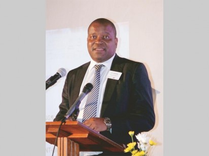 Mogale City Mayor Councillor Koketso Calvin Seerane giving a message of support during the press conference.