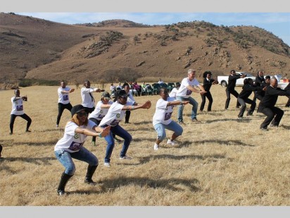 Kloofzicht organised a flash mob dance and exercise experience for 67 minutes with all funds going to the 4Change Foundation.