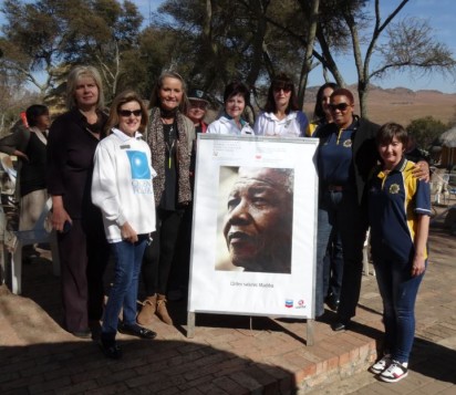 Gaby Burgmer of Heia Safari with Muldersdrift Business Women’s Association and SAPS members(1)