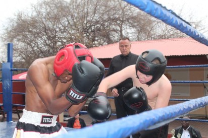 Jafta Baloyi and Steven Prinsloo, fighting in the Amateur's Bouts.