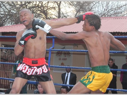 Obakeng Tsime (left) knocked out Rabotha Tha (right) after hitting him on the jawbone.