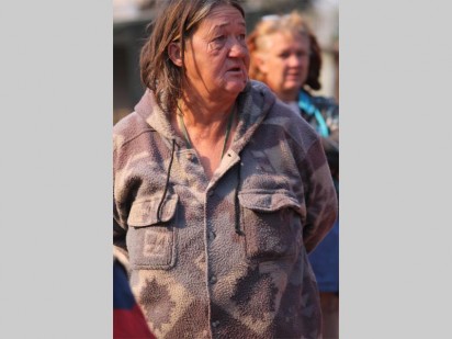 Hanelie Gouws woon al 15 jaar in die kamp en is die oudste inwoner daar. Sy vrees vir haar lewe en sê dat die ander plakkers in Munsieville hulle nie gaan aanvaar nie.