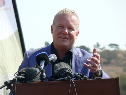 Professor Lee Berger, a research professor in Human Evolution from the Evolutionary Studies Institute at the University of the Witwatersrand gave thanks to those who attended.