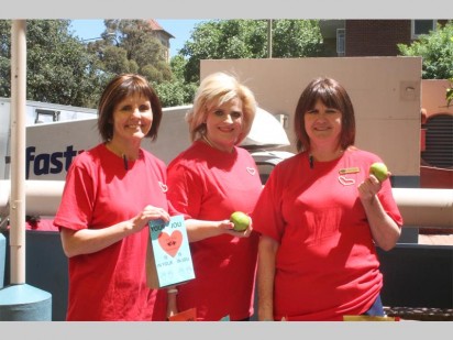 Martie Botes, Ronel Venter and Rene de Koker encourage people to get tested.