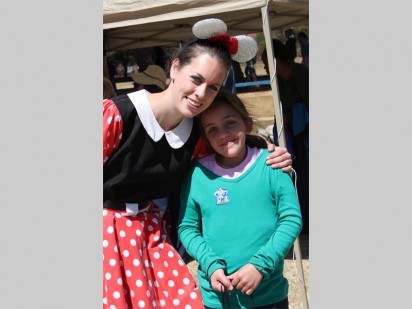 Volunteer Sulize de Klerk and pupil Danelle Griesel enjoying the festivities.