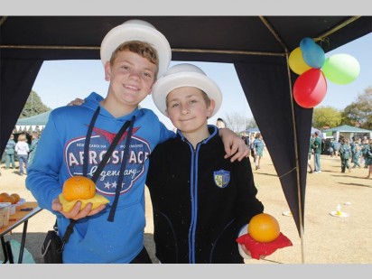 Declan du Toit en Arno van der Merwe, vennote van die stalletjie Frootlooze.