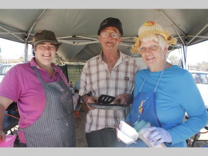Lydia Coonbes, and Arnout and Ivy van der Schaar catered for the hunger pangs with their burgers and pancakes before and after the world record attempts.