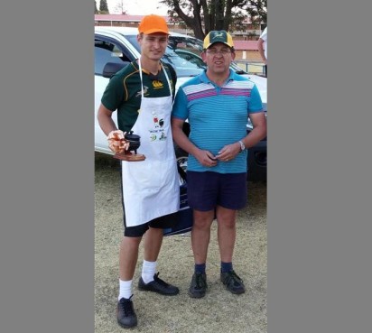 Hannes van der Schyff, Hoërskool Bastion beheerliggaamlid oorhandig die derde plek prys oor aan Adriaan van Blerk.