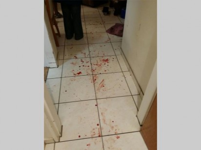 Bloedspore in die gang na 'n verlamde vrou in haar huis in Mindalore aangerand is.