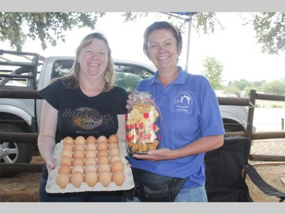Jules Hoekstra and Julia Morris (Sarda's fundraiser) with some of the goods that were for sale at the stalls.