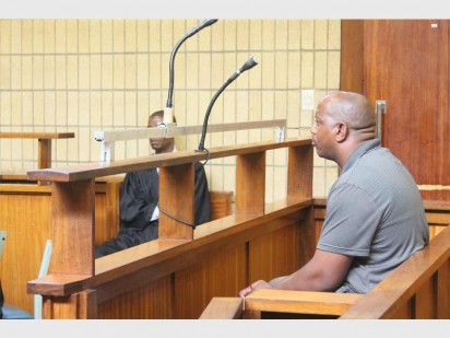 Die blouligmotorbestuurder Joseph Semitjie tydens die hofverrigtinge.
