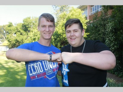 Kevin Pretorius en Nathan Smit vier hulle uitslae met 'n stywe vyf.