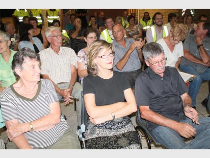 Lede van die gemeenskap wat die Sektor 7 GPF-vergadering bygewoon het om te hoor wat die nuwe misdaadtendense in hulle areas is.