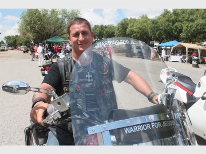 Johan Pelser van die Warrior for Jesus motorfietsklub het sy tyd afgestaan om inwoners en kinders op sy ysterperd te kon rondrits.
