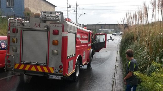 West Rand emergency services, ER 24 and CPF members of Sector 8 helped to get the stranded vehicles out from the flooded road.